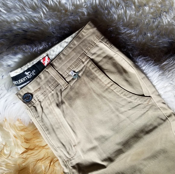 Modern Amusement skater shorts - Picture 2 of 3